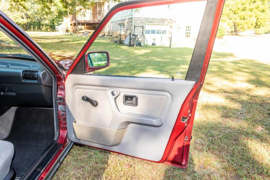 Детали интерьера BMW 324td Touring (E30) 1991 года  (NA) (фото 59 из 94)